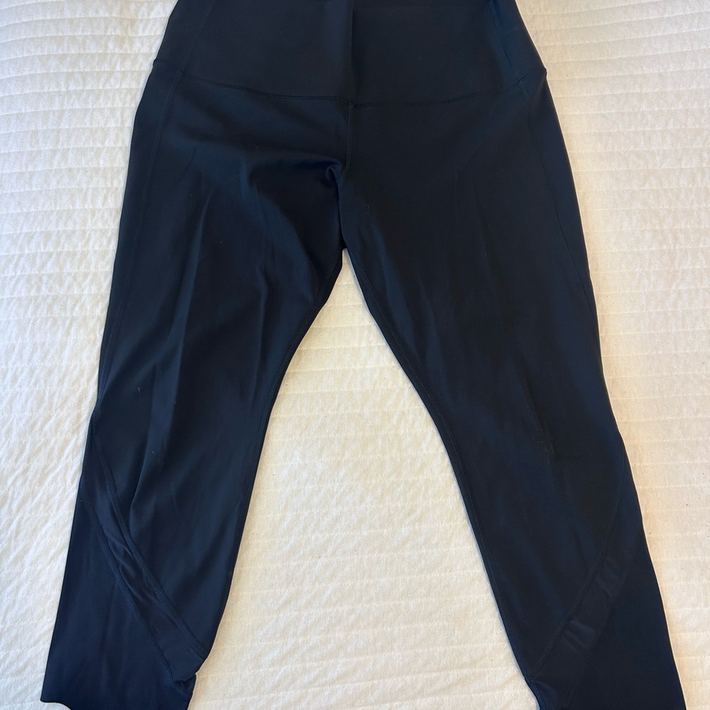 Lululemon 3/4 length Black High-Waist Scalloped Performance Leggings XL
